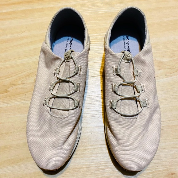 Easy Spirit Womans Beige slip on Sneakers new - Picture 3 of 5